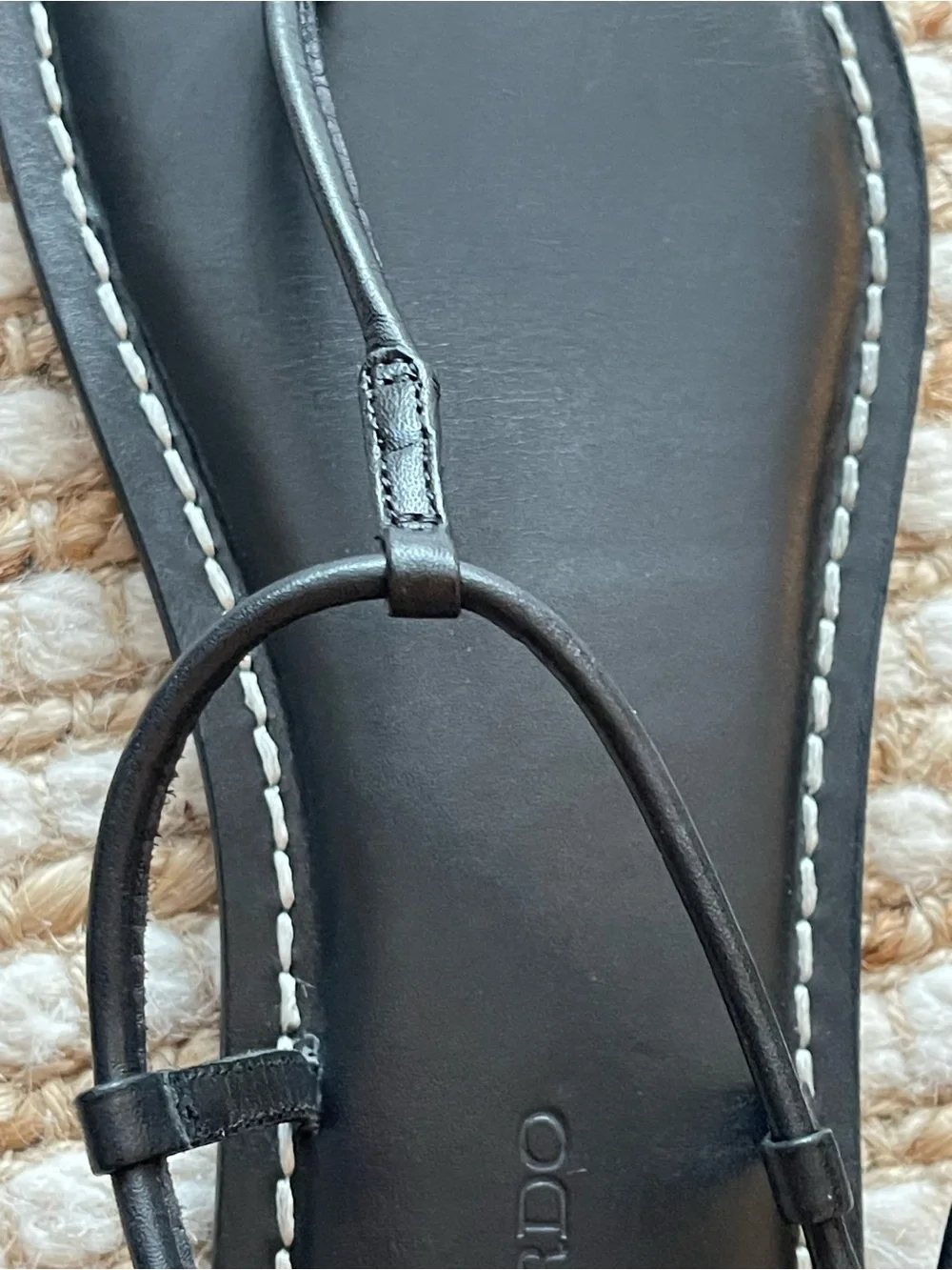 Bernardo Hercu Sandal Black Leather Thin Strap Thongs 9M